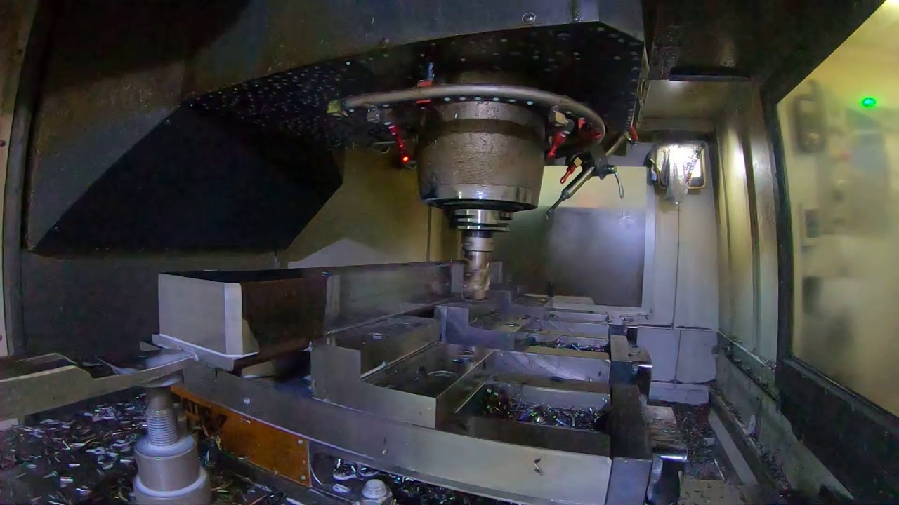 Obr&oacute;bka zgrubna TrueMill głowicą jeżową // Rough milling using helical milling head