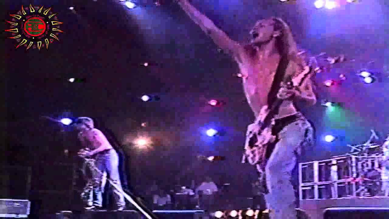 Alice In Chains - Angry Chair / Man In The Box [Live At The Hollywood Rock 1993][Pro-Shot]