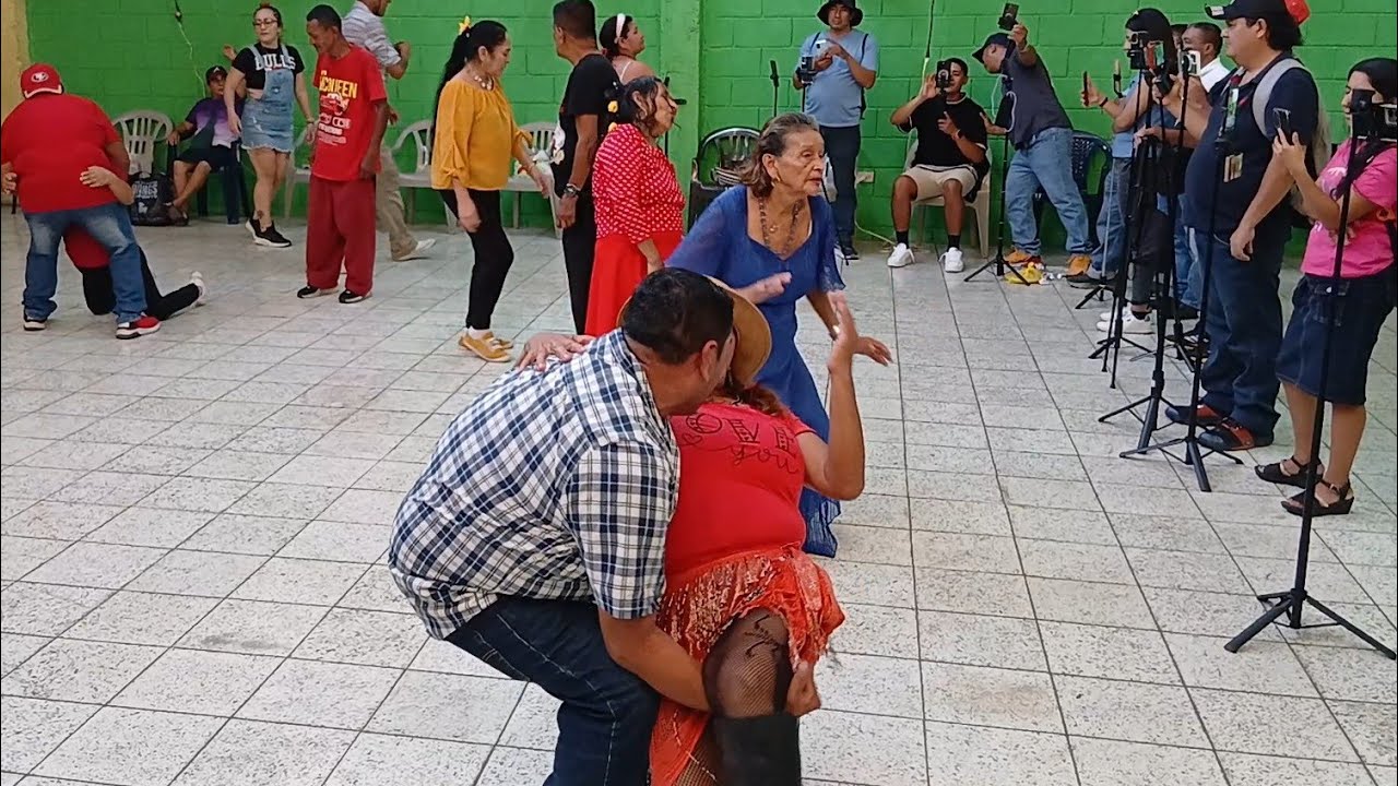 MAURY ESTABA QUE, QUERIA BESAR A LA PIPIRIPAU