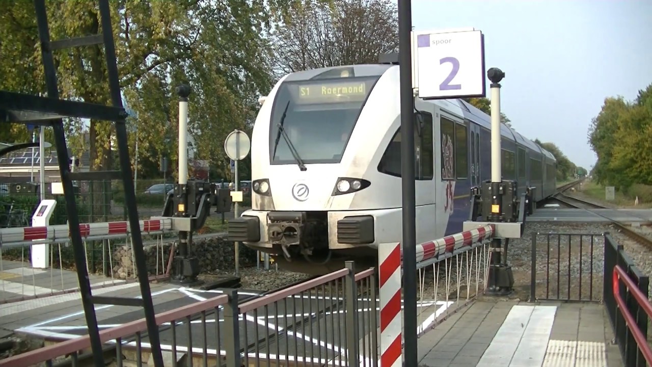 Spoorwegovergang Reuver // Dutch railroad crossing // Bahnübergang