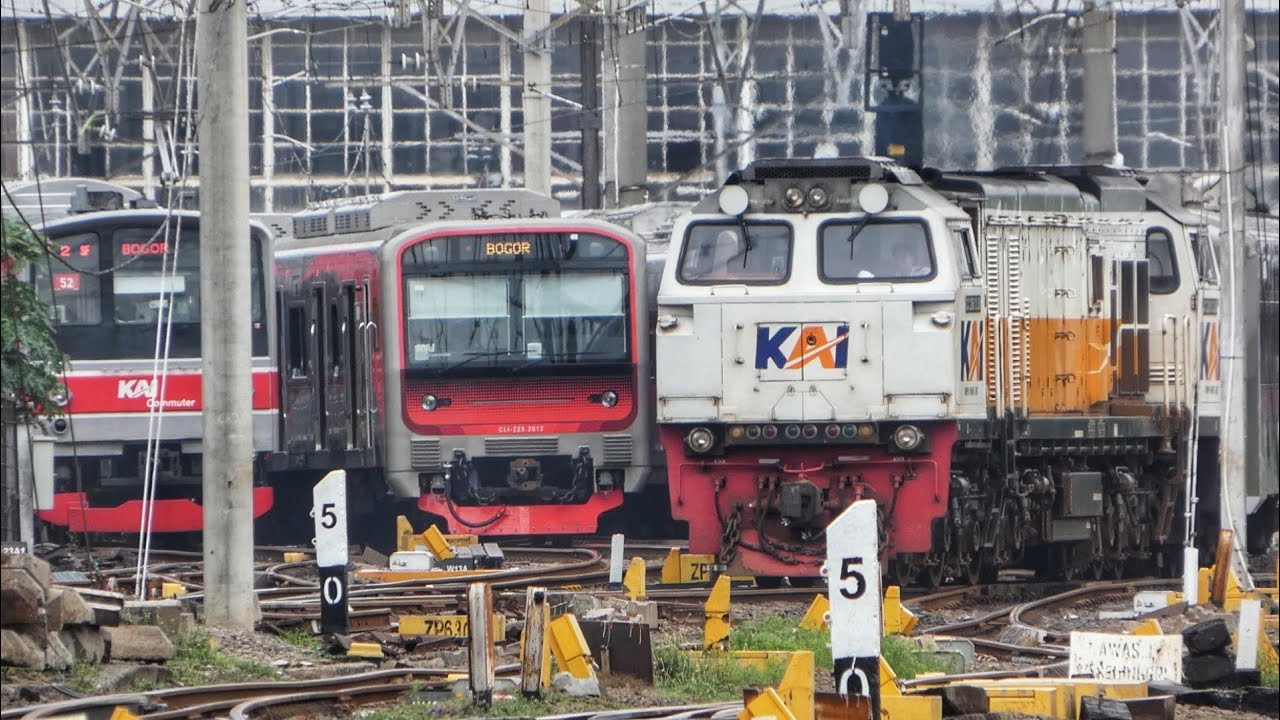 STASIUN PALING SIBUK INI BISA LUMPUH JIKA TERKENA BANJIR LAGI !