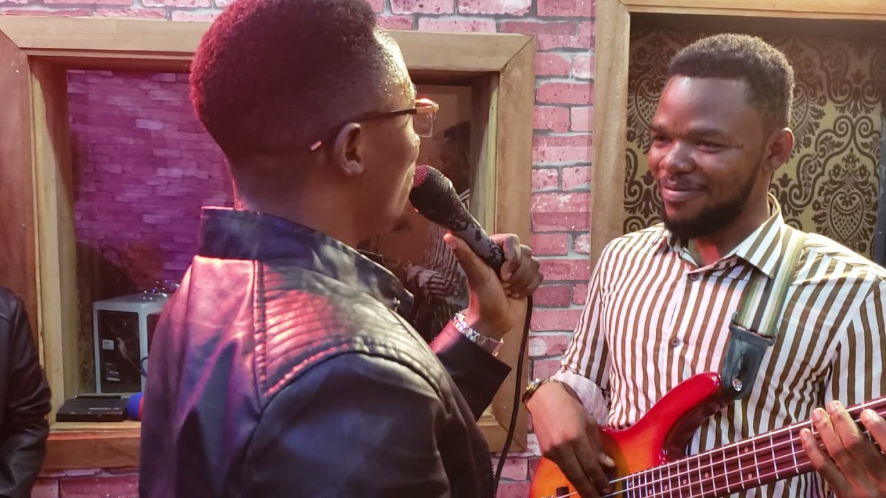 Past GRACE MUTOMBO à la répétition avec son groupe