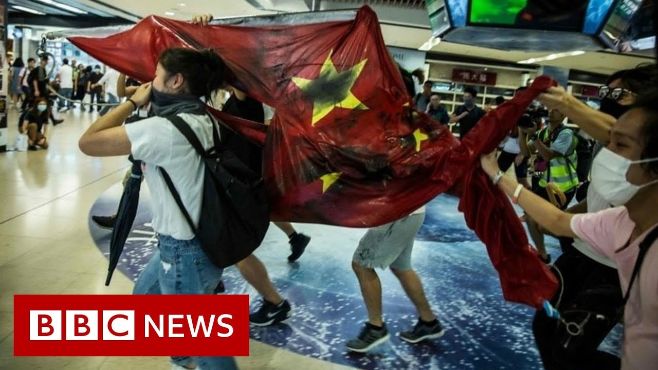 Hong Kong protests: China flag trampled in mall unrest - BBC News