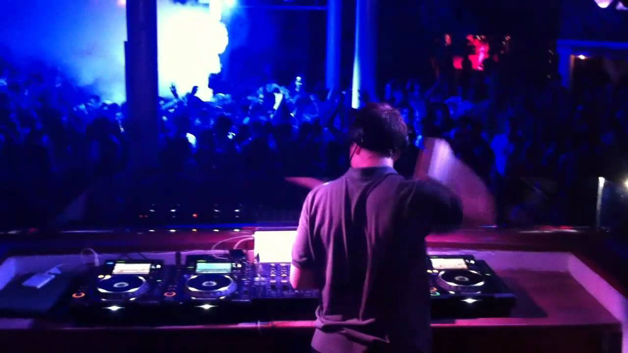 Hardwell @ Amnesia, Cap d'Agde 28/07/2011 Part 1/2 (24mins)