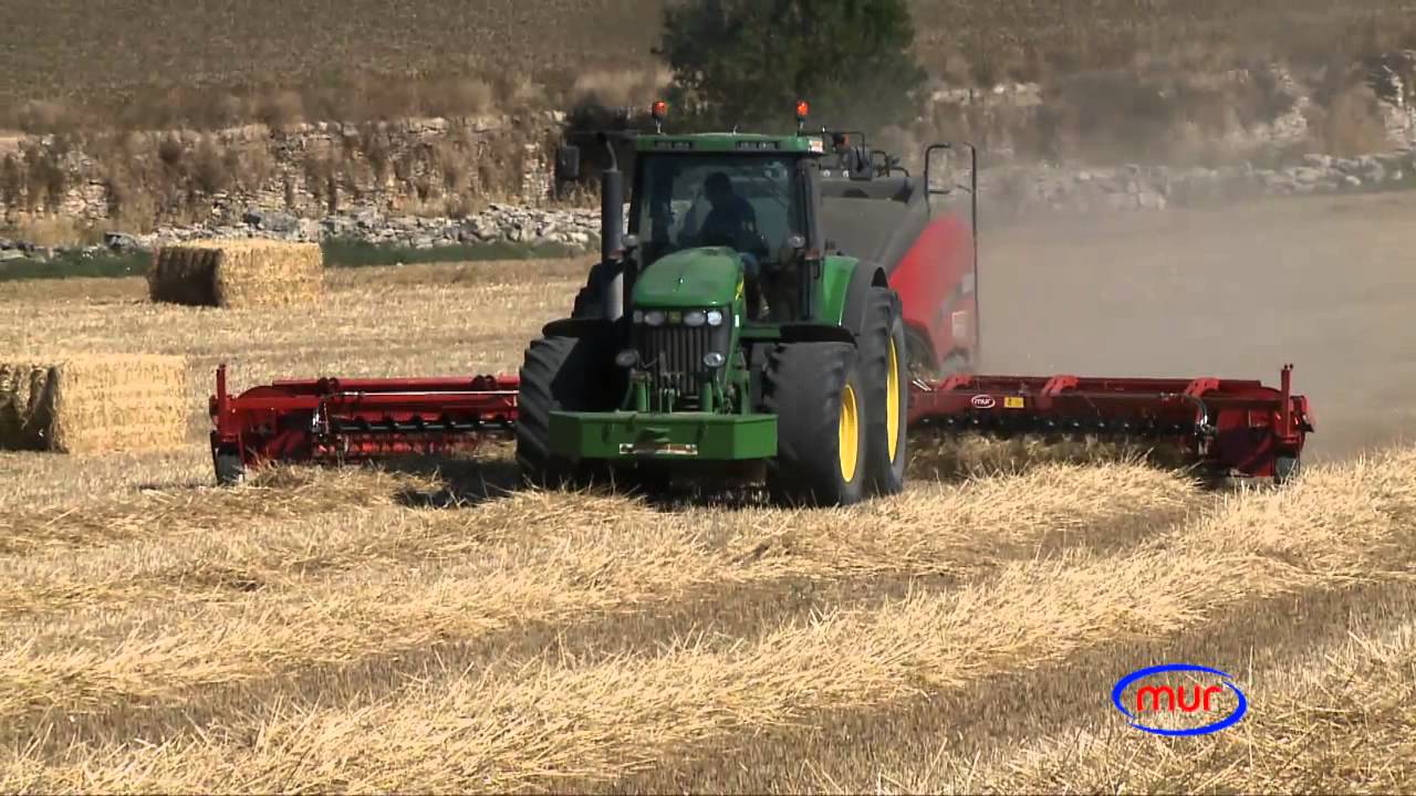 Rastrillo acoplado a empacadora - Agrícola Mur 2015