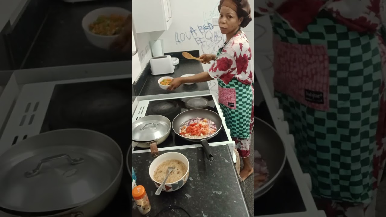 Preparing Tostie egg