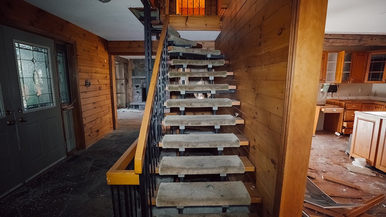 Abandoned 80's Country Wooden MANSION (Forgotten Homes Ontario Ep.22)