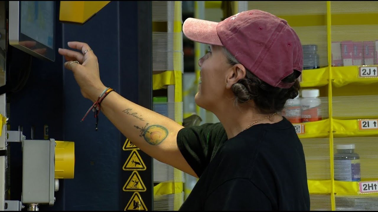 Amazon San Antonio's Cutting-Edge Collaboration Between Employees and Robotics