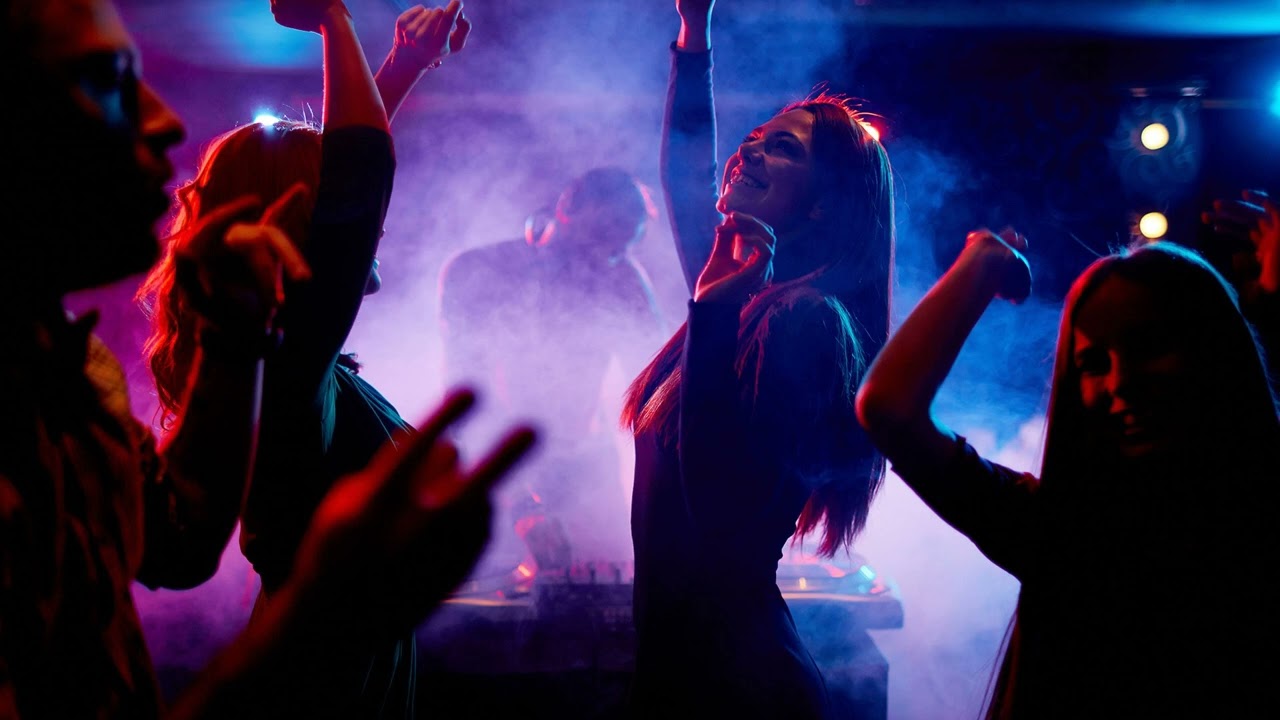 Club Bizarre - Dance To The Music