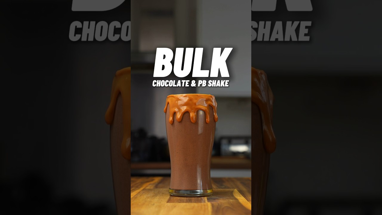 The BEST Chocolate & PB Bulking Shake! 💪🏽🥤OVER 1000 calories with 62g Protein! #bulking #recipe