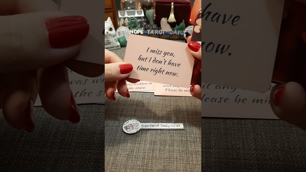 Человек, о котором вы думаете, хочет вам что-то сказать | Гадание на картах Таро (вечная классика)