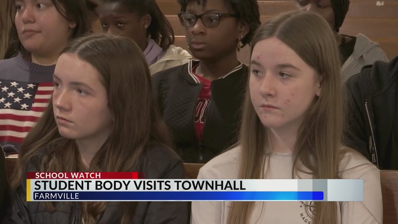 Farmville students visit local town hall