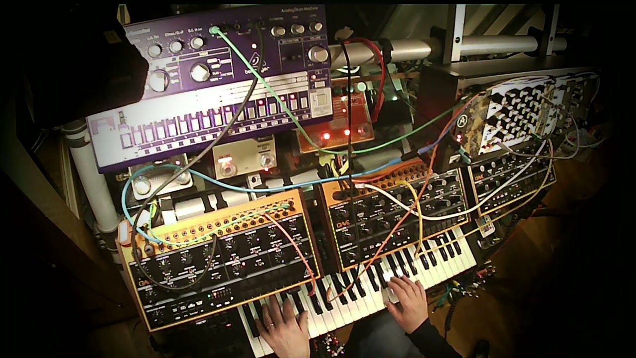 Cinematic industrial dawless synthesizer performance | Behringer RD-6, EHX Platform, 3 Craves