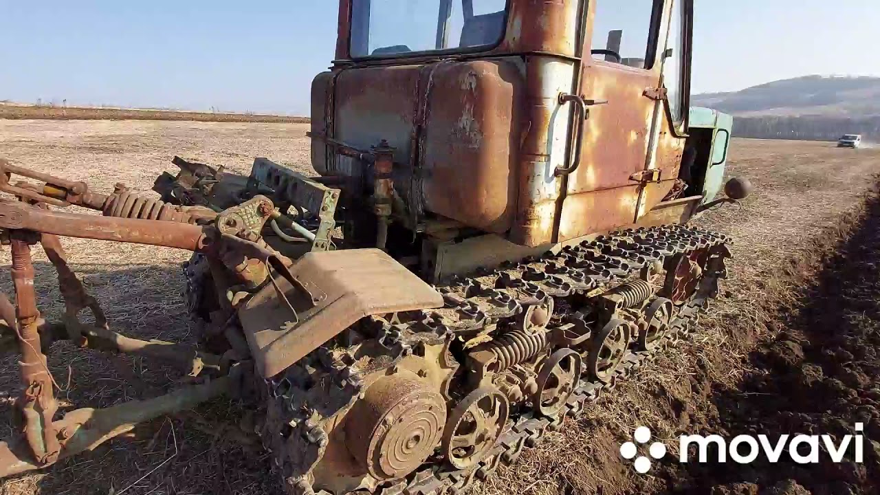 первыи день на оранку трактор т 150 гусеничныи