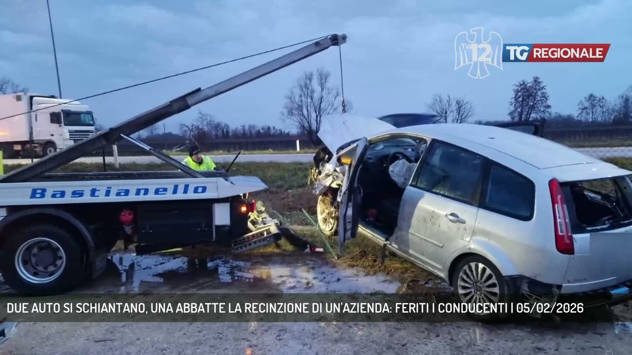 DUE AUTO SI SCHIANTANO, UNA ABBATTE LA RECINZIONE DI UN'AZIENDA: FERITI I CONDUCENTI | 05/02/2026