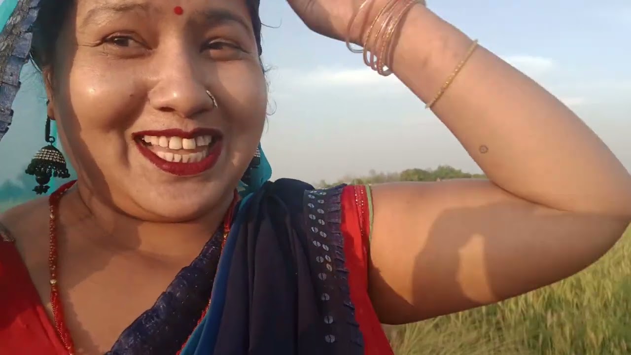आप लोगों  को  अपने  खेत  घुमाते  हैं 