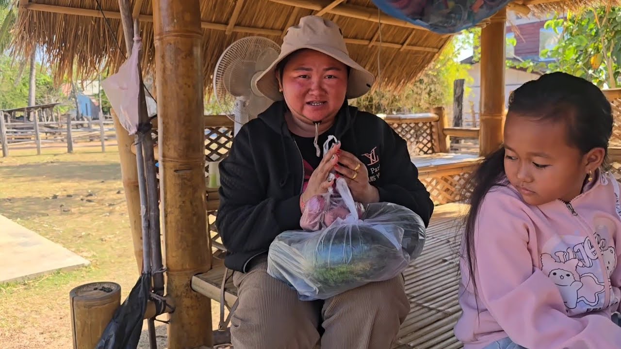 ส่งแตงโมไห้แม่มินนี้ขอบคุณป้าแพนชื้อไห้เอาแตงโมไปไห้ช่าง