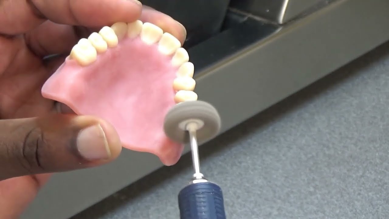 Stratasys Academy | Polissage des prothèses TrueDent