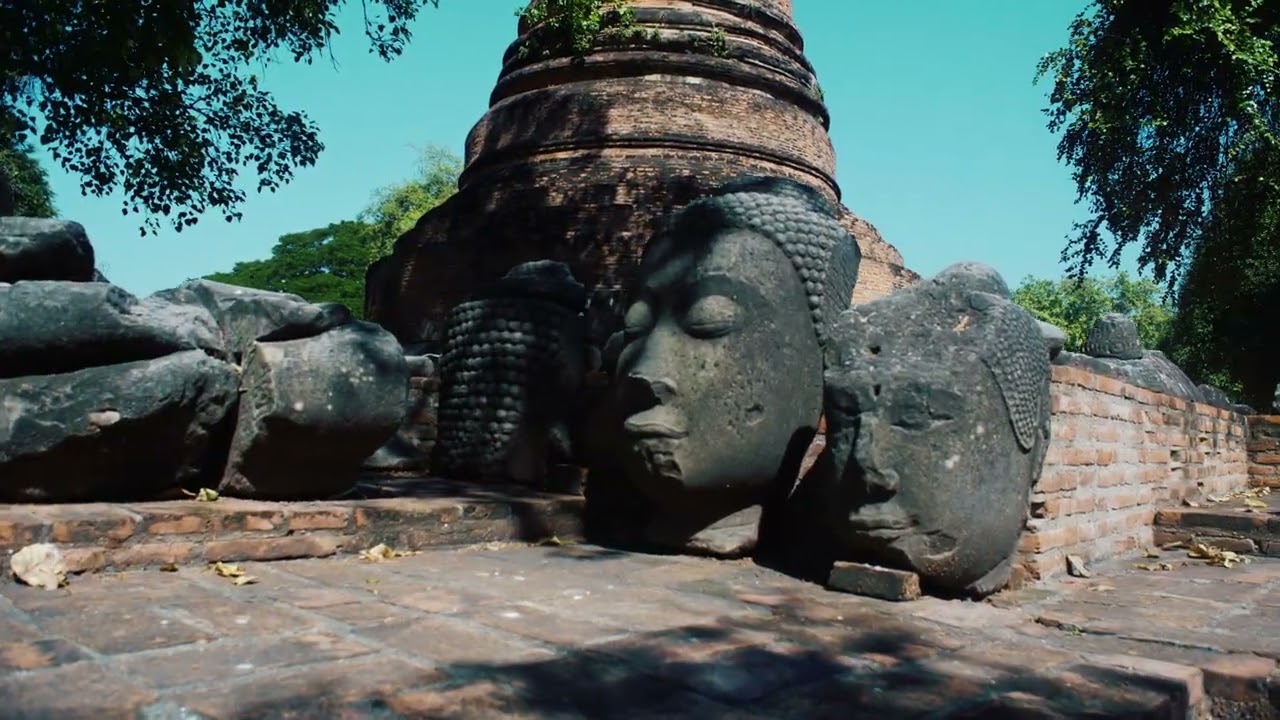 Ayutthaya Wat Ratchaburana and Wat Mahathat. Thailand Walking Tour (music)
