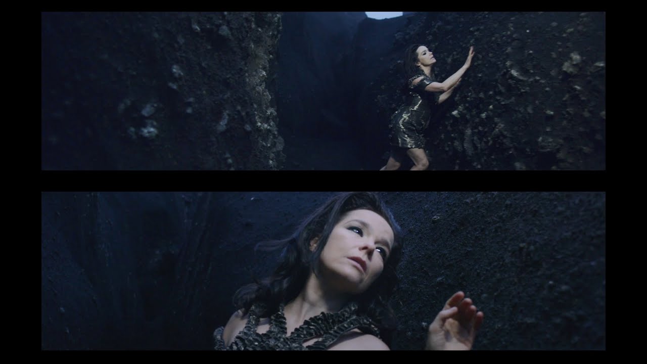 bj&ouml;rk: black lake (two screen version)