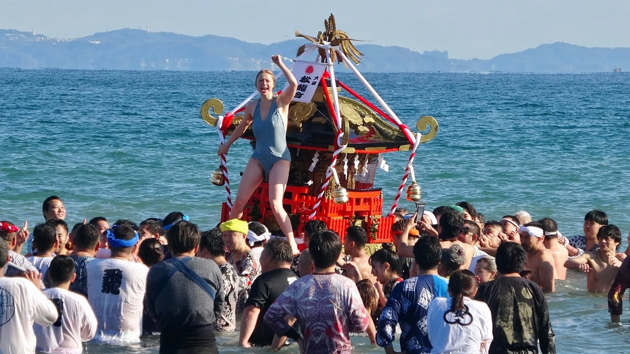 R8.1.1 大磯寒中神輿 松龍會 禊ぎ 北浜海岸兜岩前 高来神社
