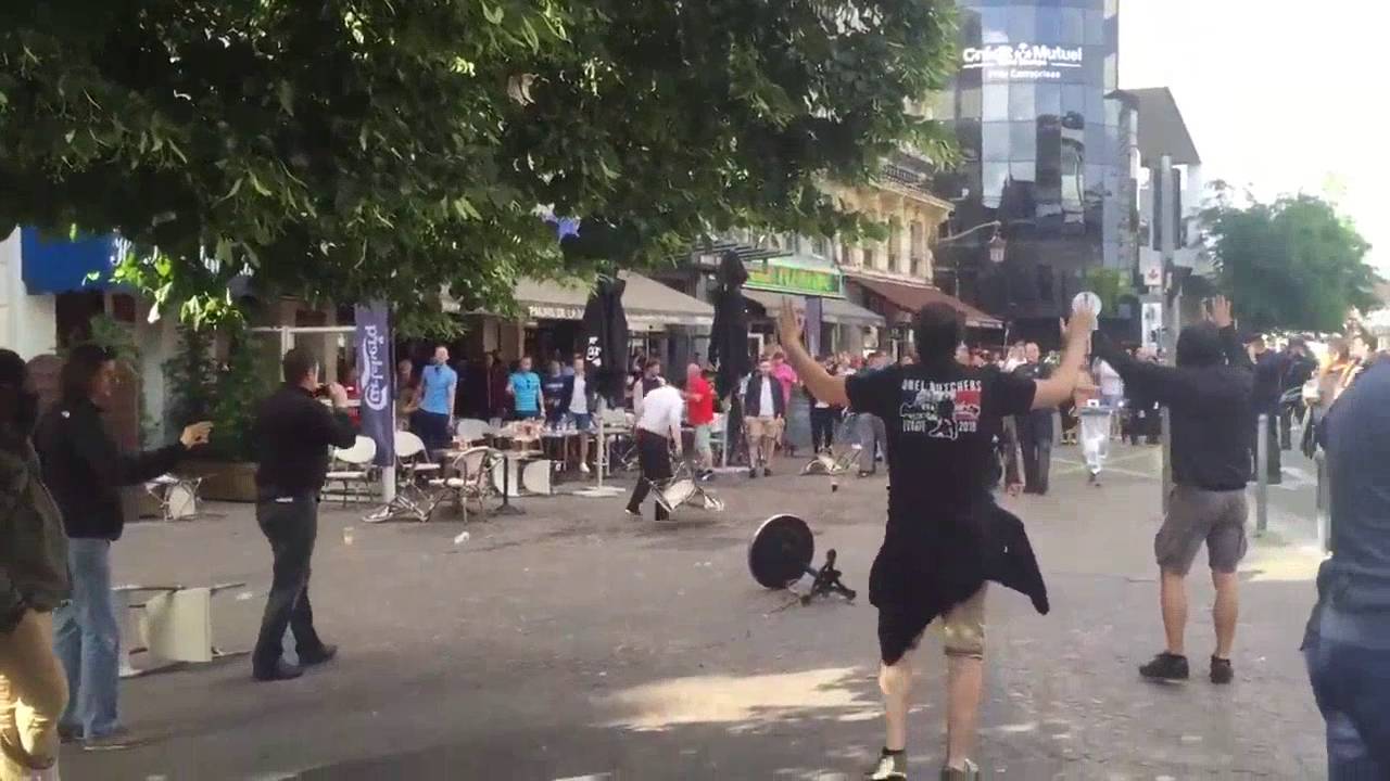 (WARNING) England & Wales Fans Together Against Russians In Lille (Euro 2016)