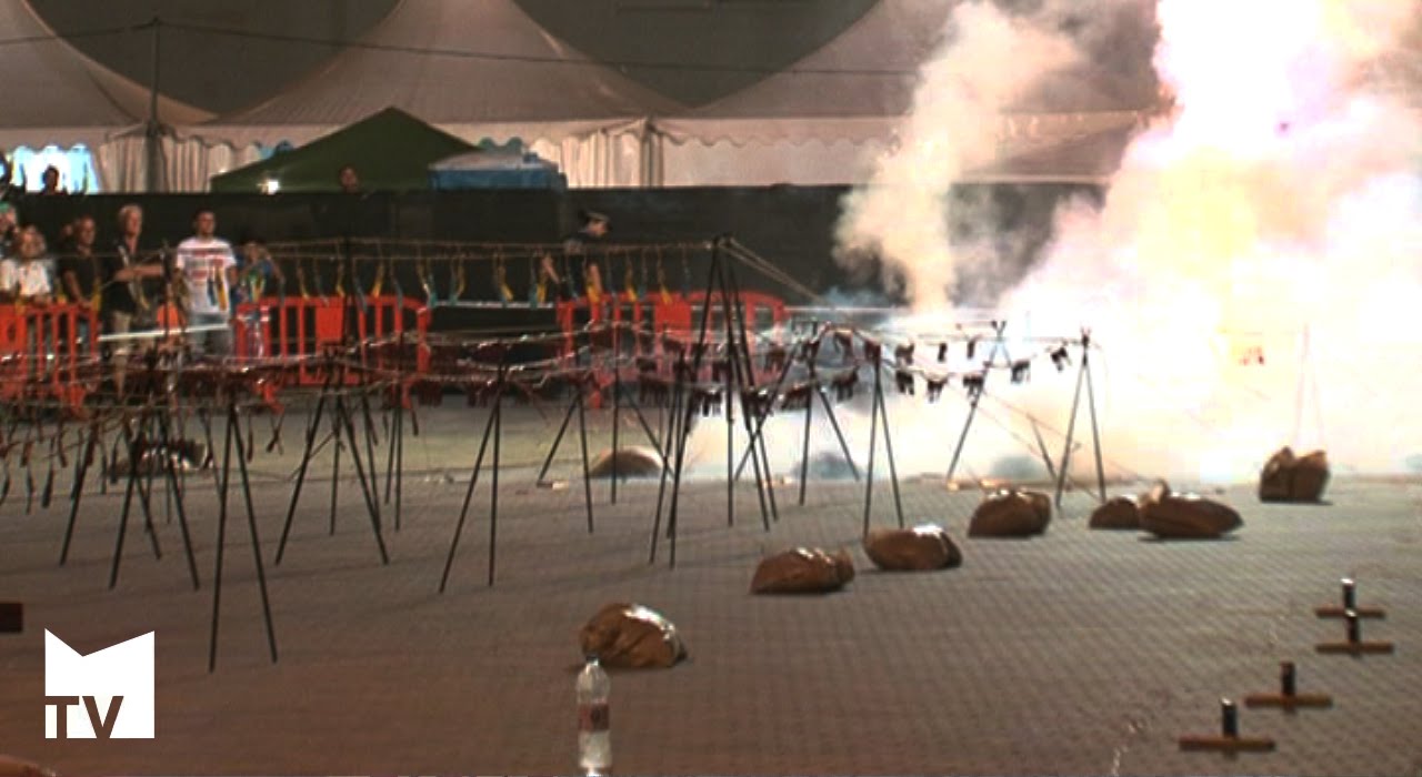 Mascletà infantil en las Fiestas de Mislata 2014