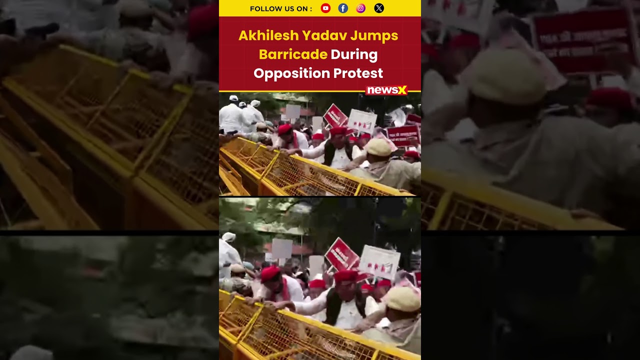 Samajwadi Party Chief Akhilesh Yadav Crosses Barricade at Opposition Rally | 