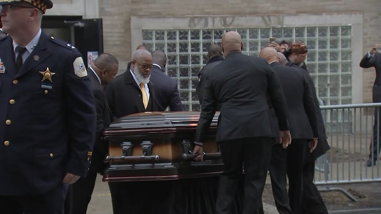Casket carrying Rev. Jackson arrives at Rainbow PUSH coalition