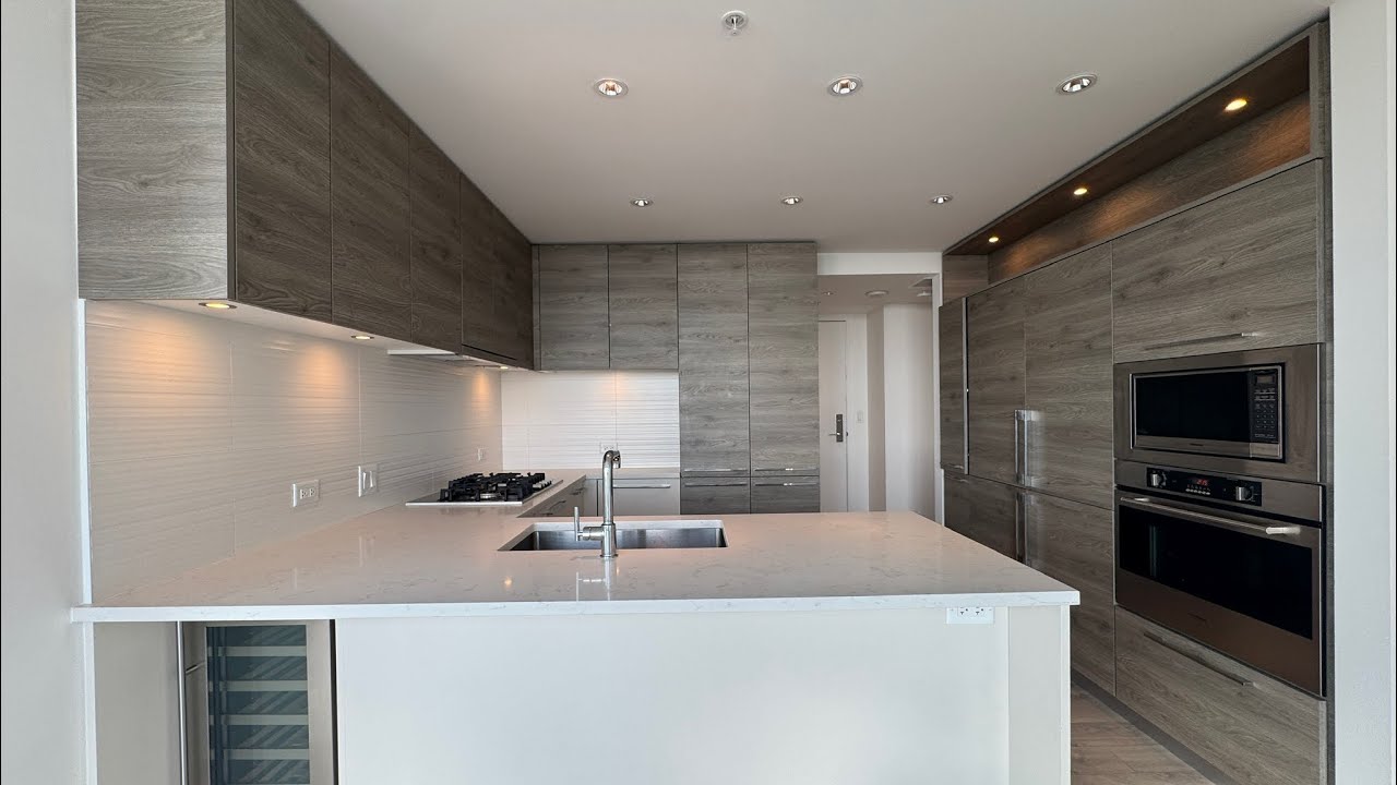 2 BED 2 BATH CORNER UNIT AT KING CROSSING 1 BY CRESSEY WITH AMAZING VIEWS 