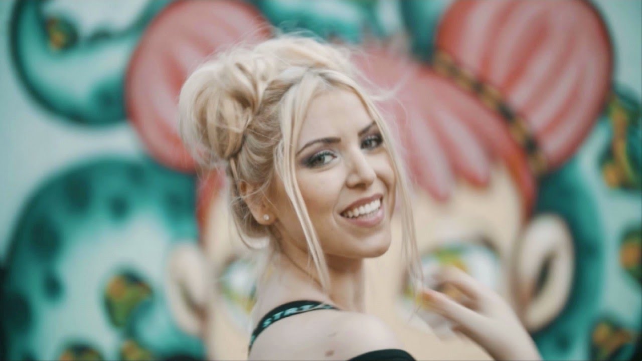 Aina Maro - Love Me Love Me (Nanaé) - Official Video
