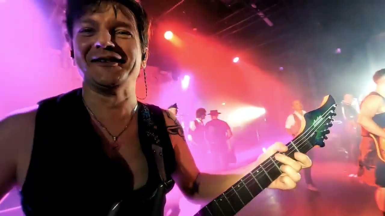 Les Bredelers – Glàssmànn (Official Live Video)