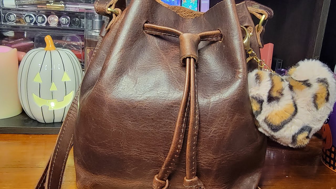 ЧТО В МОЕЙ СУМКЕ? 👜🤎👜 Маленькая сумка-ведро Portland Leather Goods