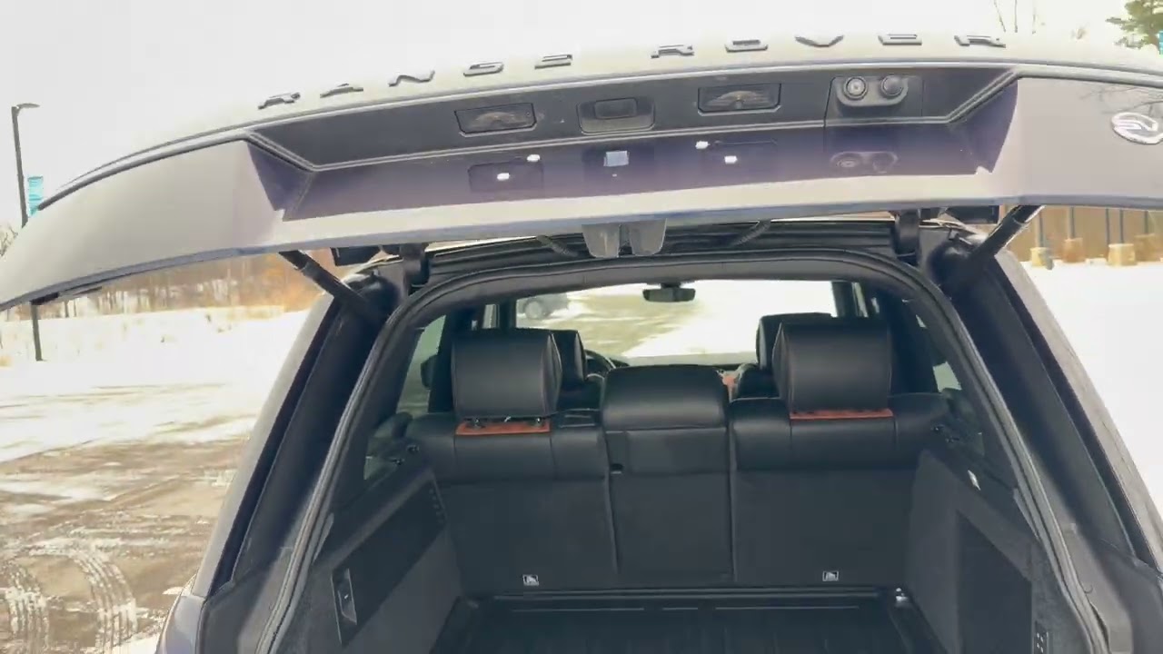 2017 Range Rover SVAutobiography Dynamic (power running boards/soft close doors/power hatch) 