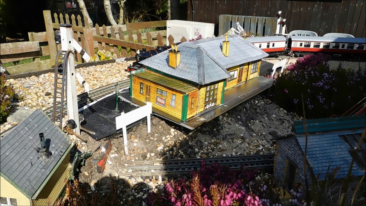EASTER ACE TRAINS BLACK - GREEN  BLOOD & CUSTARD