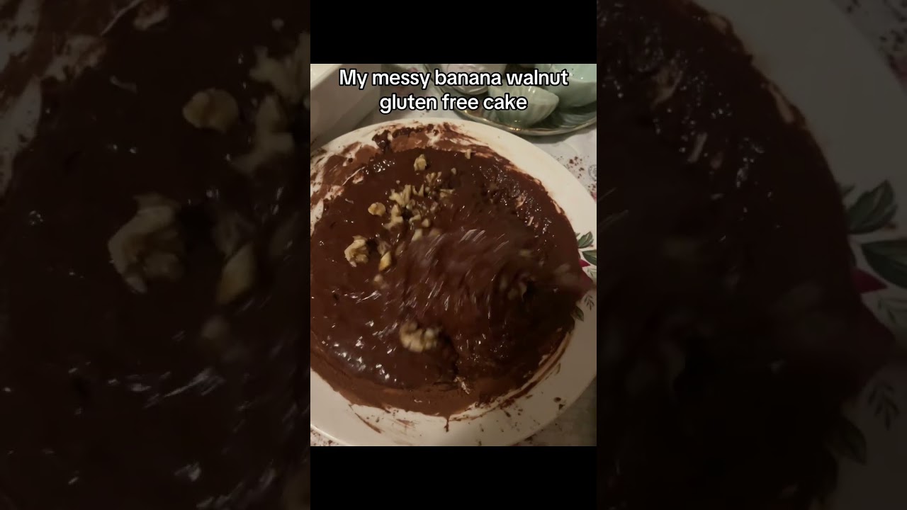Gluten free banana cake! I am such a messy baker 🙈 ASMR