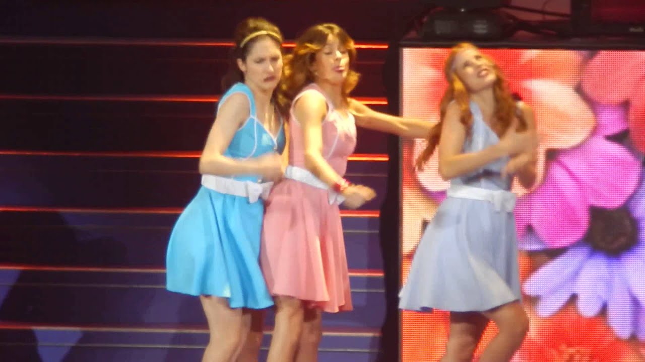 Junto A Ti(HD) - Martina Stoessel, Candelaria Molfese, Lodovica Comello - Paris - 17/01/14