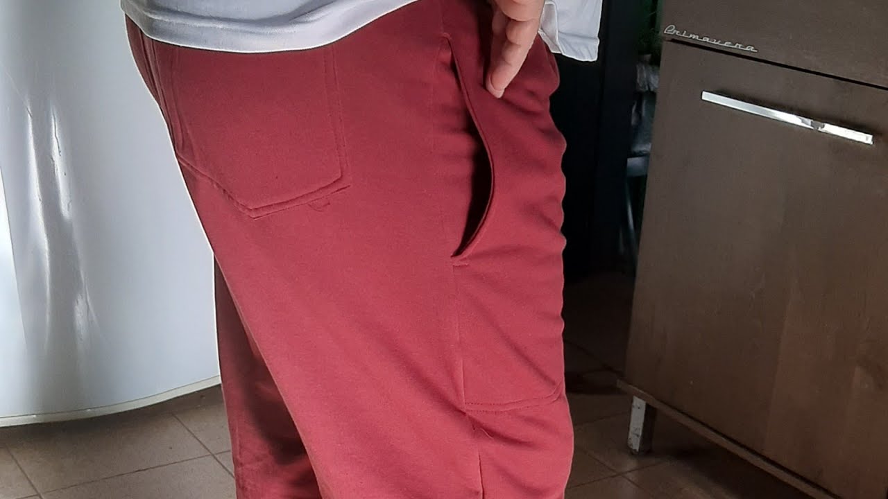 calça  de moletom   cortando por outra calça  fácil e rapido ,,