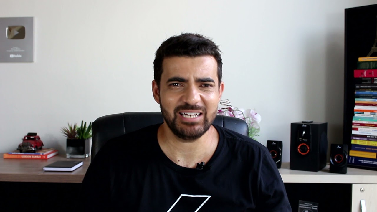 Ele Olha Para Mim e Não Chega