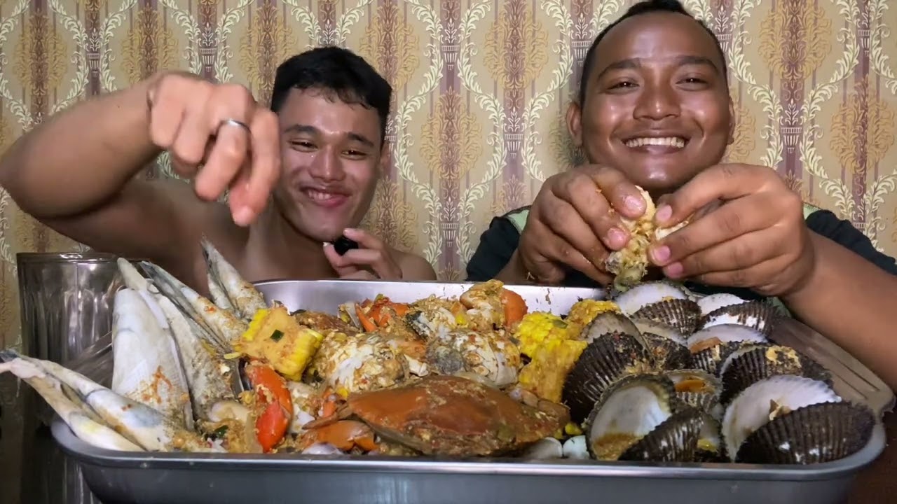 Mukbang jumbo seafood tumpah di medan #asmr #viral #Seafood #ramekan