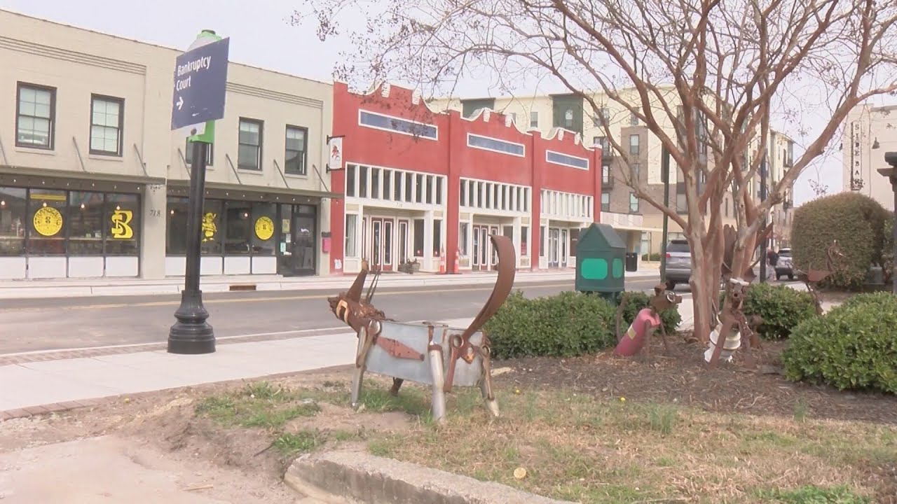 Gift card giveaway on Dickenson Ave tries to help promote businesses in the area