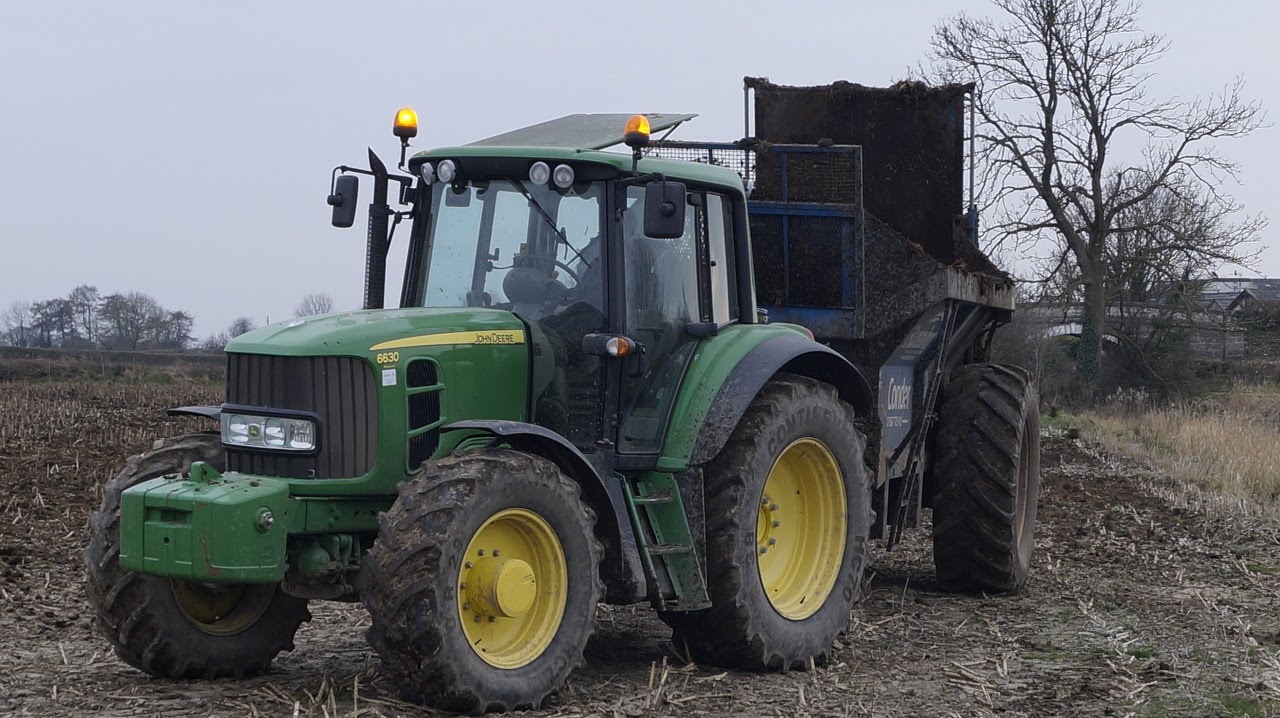 Muck spreading 2016 With John Deere 6630