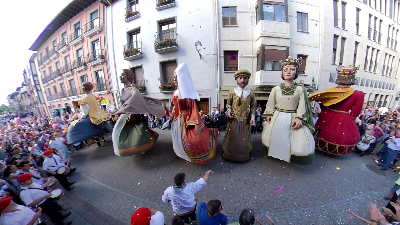 Gigantes de Villava-Atarrabia en fiestas (Navarra)