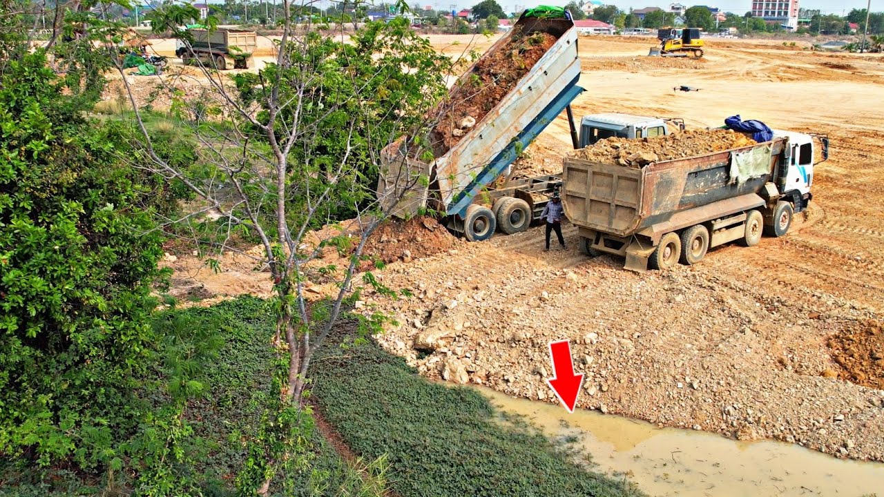Amazing Dump truck landfill corner with SHANTUI DH17 C3 Bulldozer Pushing soils quickly 