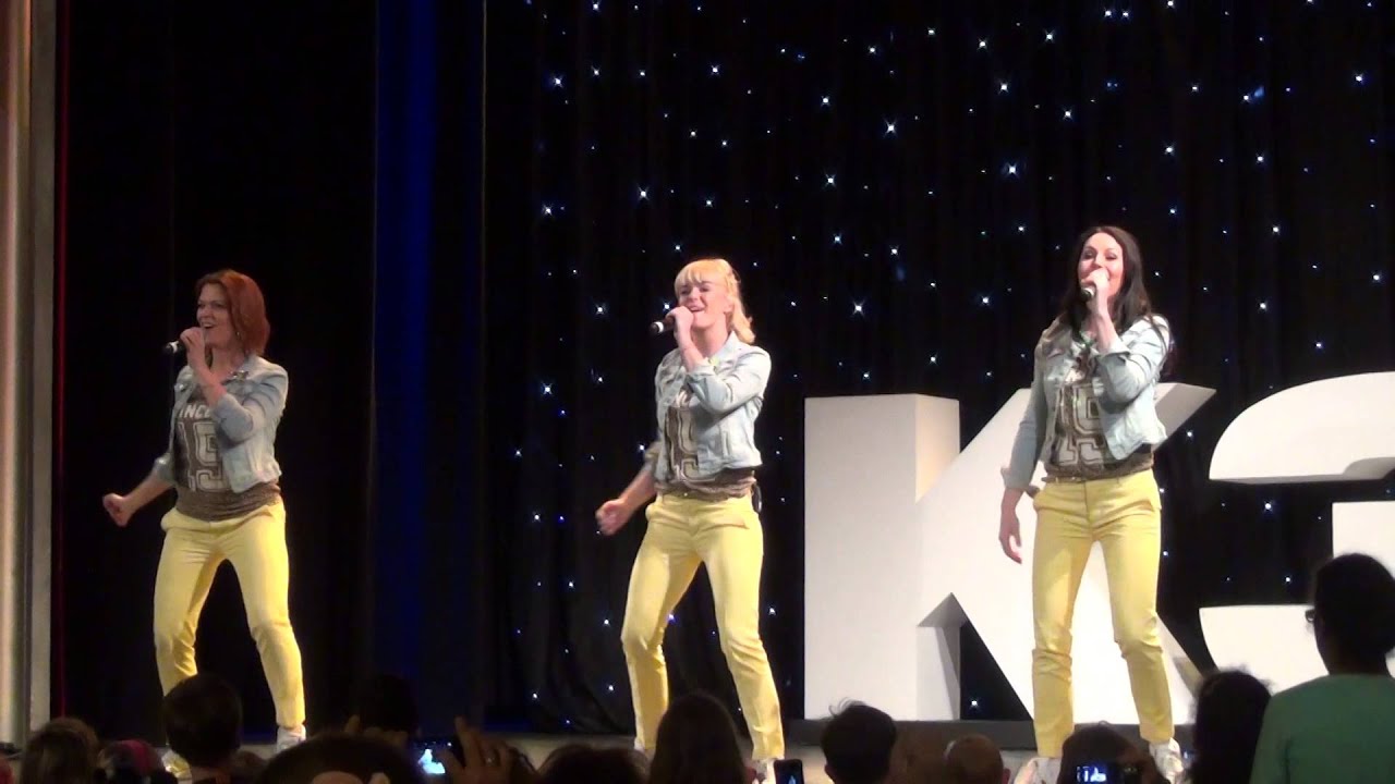 K3  - Eyo (in Plopsa Indoor Hasselt) (26/04/2014)
