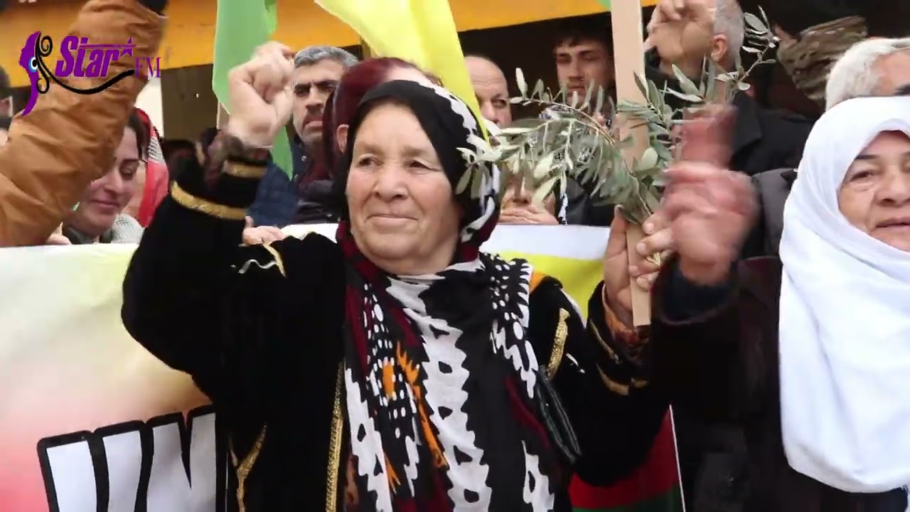 أهالي قامشلو يؤكدون على المقاومة والنضال حتى يتم الاعتراف بالحقوق الكردية في دستور سوريا.