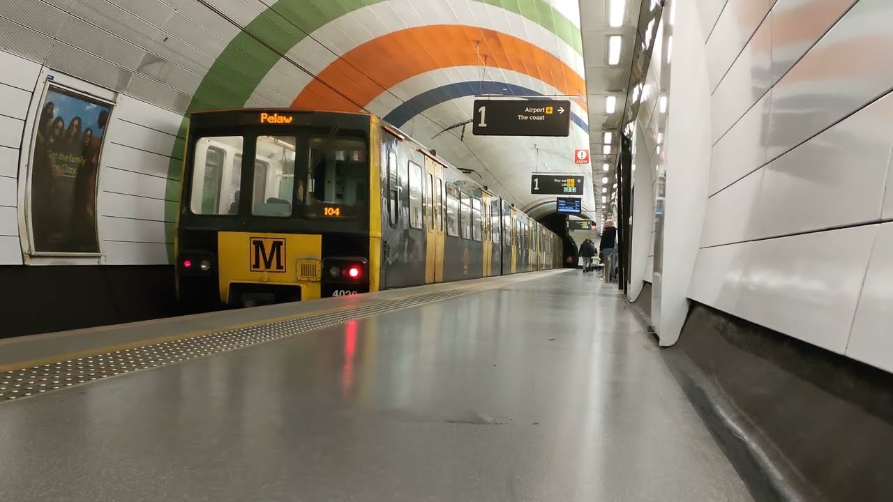 Tyne & Wear Metro: Metrocars 4048 and 4020 at Haymarket