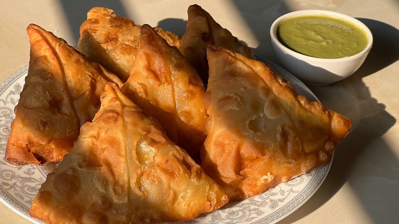 Crispy Aloo Samosa Recipe | Perfect Iftar Snack | Ramadan Special #ramadanrecipes #food #aloosamosa 