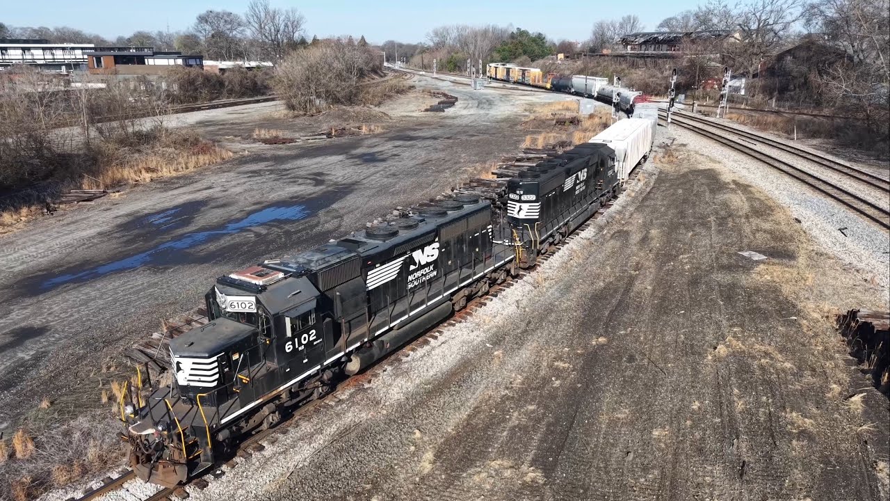 The Morning Transfer Waits on Amtrak 19, NS Builds a Stack, a CSX Freight Heads North