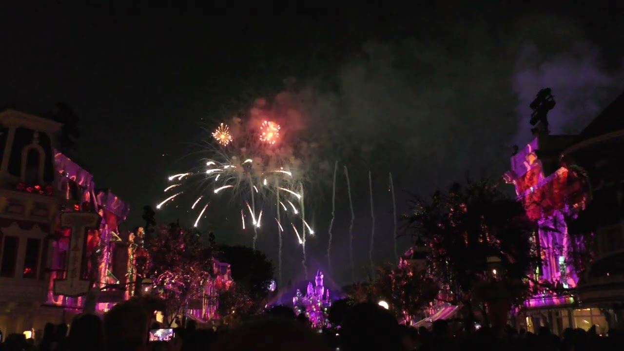 DL 2023 DL 27 10 23 21 30 Halloween Screams Fireworks